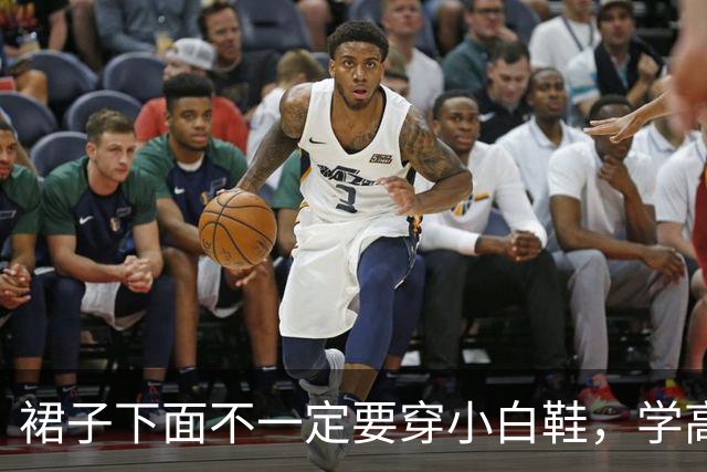 裙子下面不一定要穿小白鞋，学高圆圆、董洁这样穿，美得时髦优雅